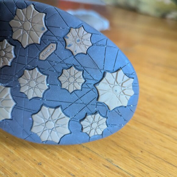 Knee-High North Face Winter Boots - Picture 8 of 11